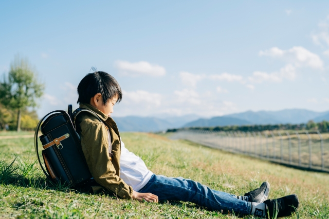 不登校の子と元気な子~アイキャッチ